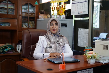 Profil Dra. Yuniarti, Guru Biologi MAN 1 Bandar Lampung