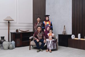 Momen wisuda anak pertama tahun 2025.